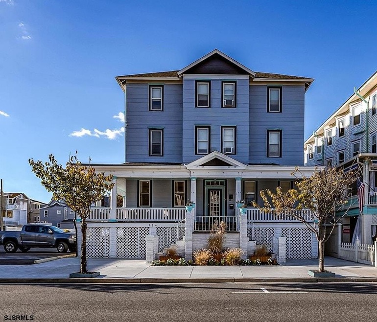 For Sale $5,500,000 • Co-Listing Agent