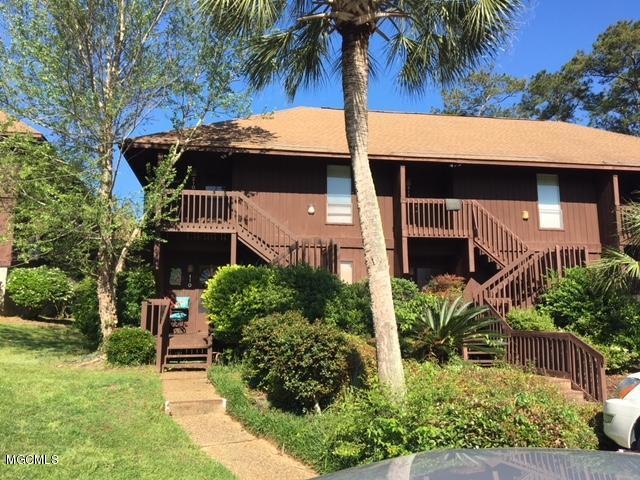 210 Lanai front of unit