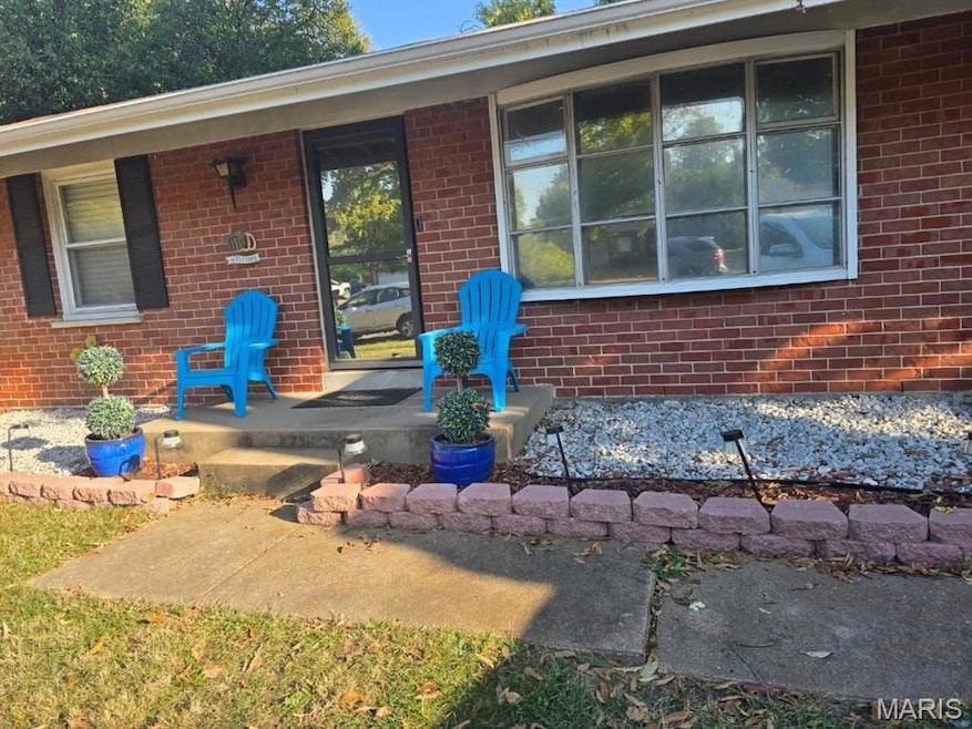 7240 Howdershell Rd, Hazelwood, MO 63042 - photo 1