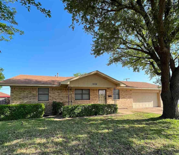 1429 Christine Rd, Wichita Falls, TX 76302 - photo 1