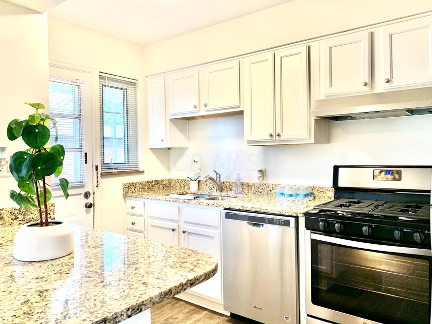 1524 Waltham Rd unit 1524, Columbus, OH 43221 - photo 1