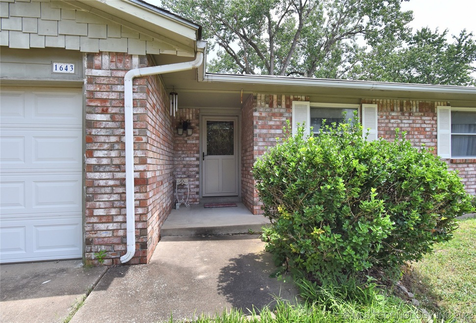 Full brick home, very well maintained.