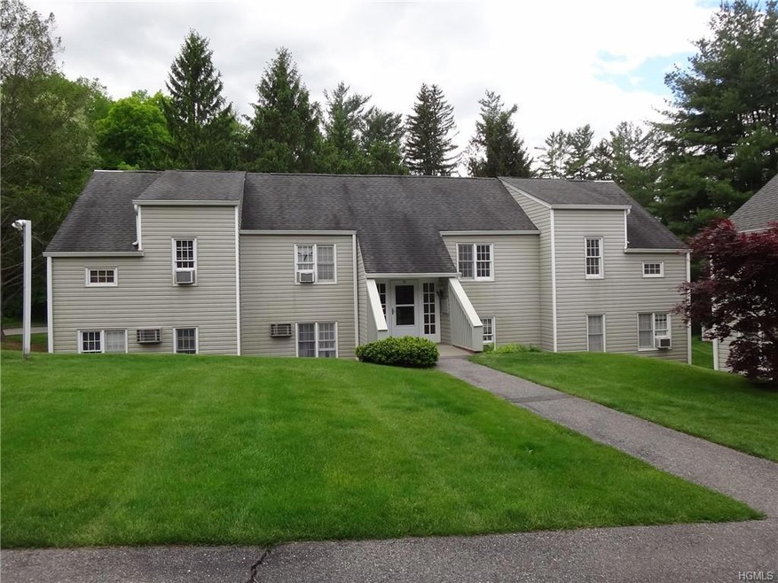 1302 Holly Stream Ct unit 1302, Brewster, NY 10509 - photo 1