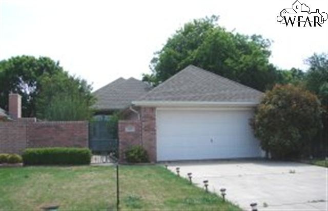 1523 Malcolm Ln, Wichita Falls, TX 76302 - photo 1