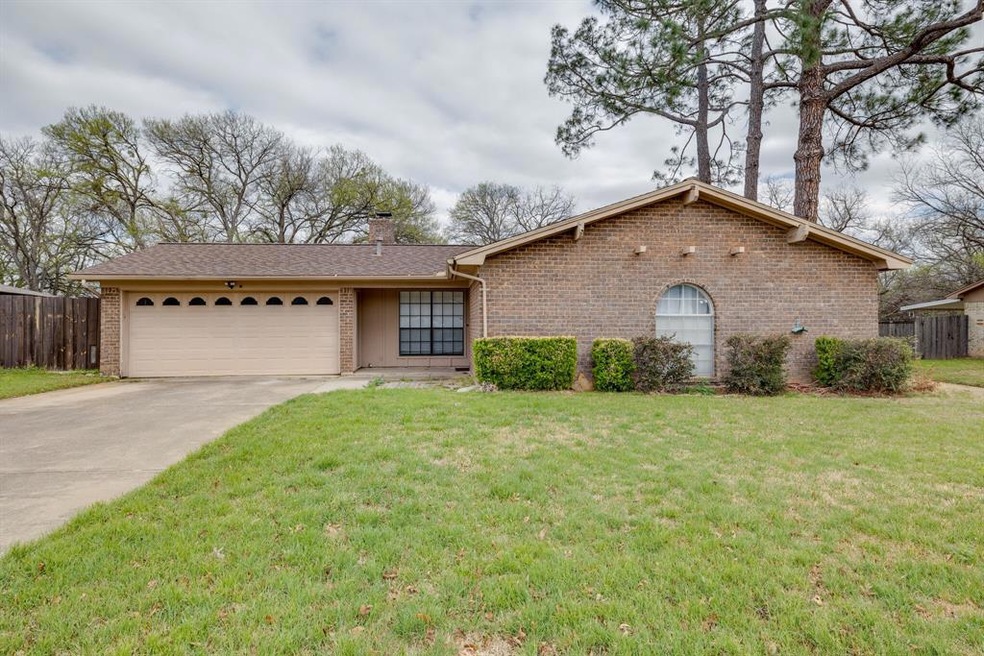 900 Warwick St, Bedford, TX 76022 - photo 1