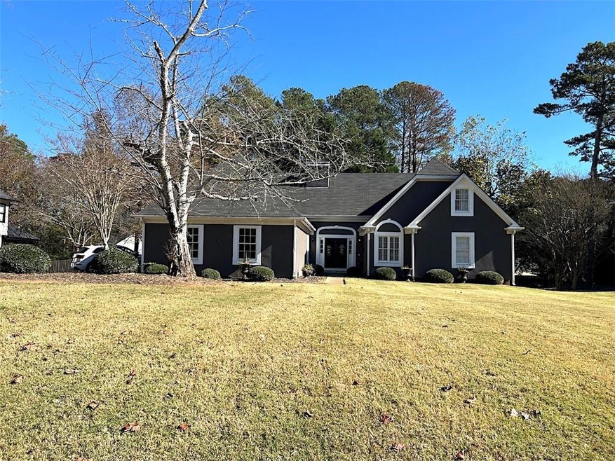 View of front facade with a front lawn