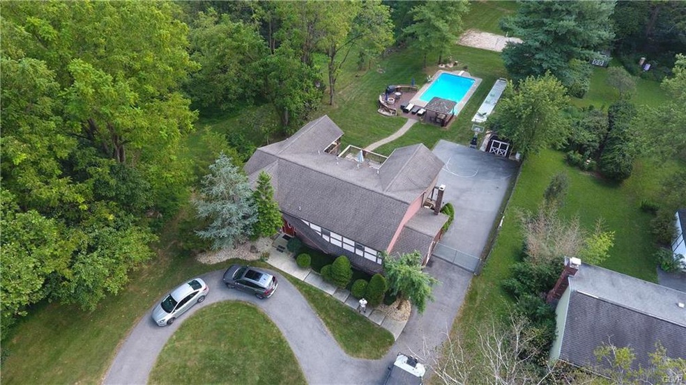 5406 Lower MacUngie Rd, Macungie, PA 18062 - photo 1