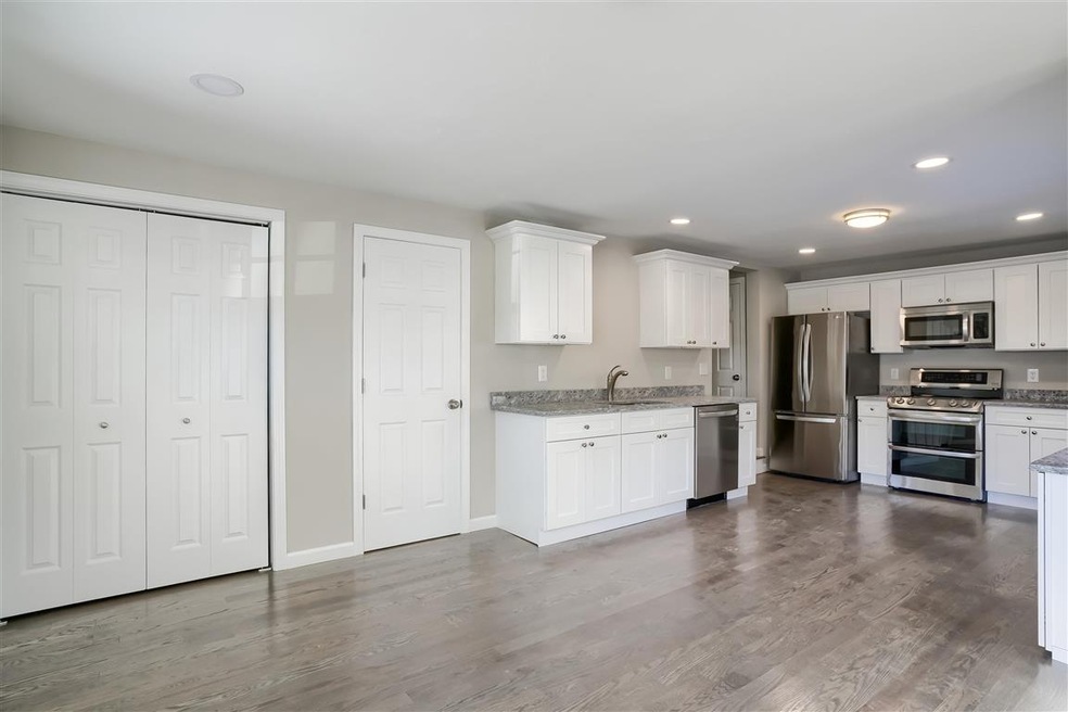 2 Gydian's Way unit 4, Nashua, NH 03064 - photo 1