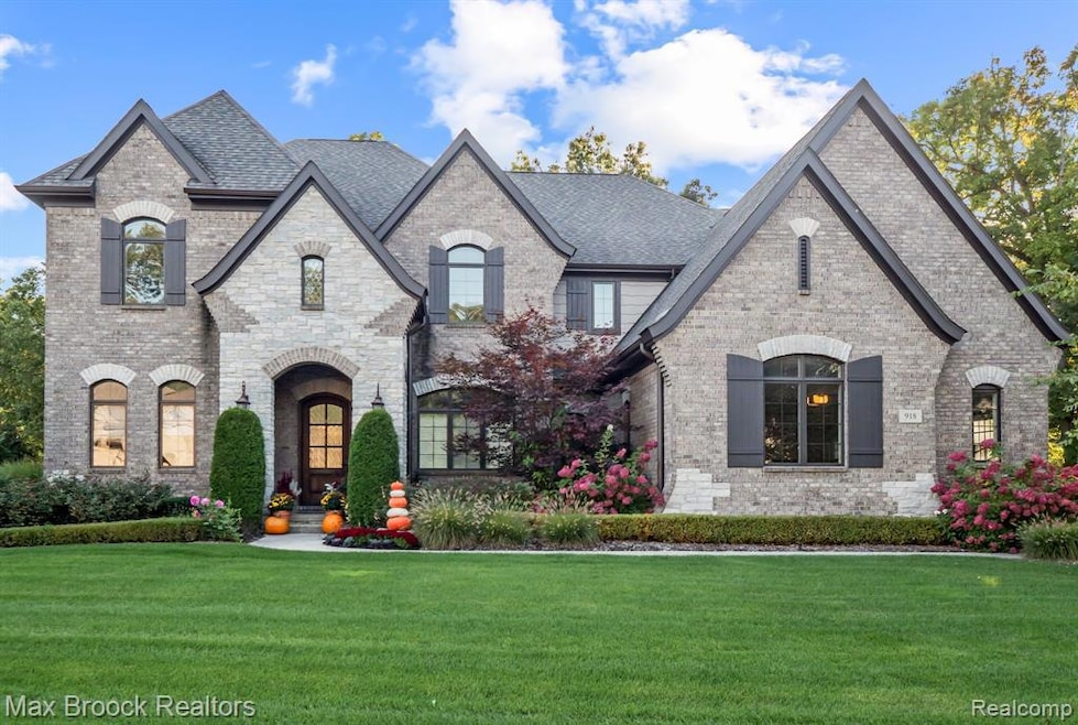 918 Mitchell Ct, Bloomfield Hills, MI 48304 - photo 1