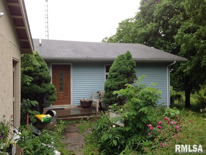 2077 Heitz Rd, Jacksonville, IL 62650 - photo 1