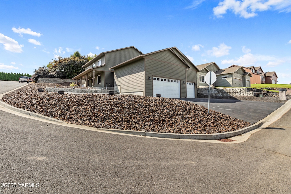 1700 W 1st Ave, Selah, WA 98942 - photo 1