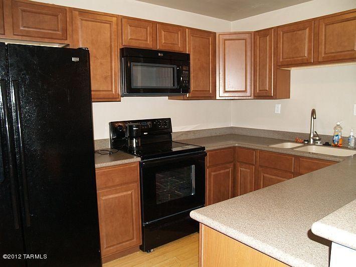 2033_kitchen2_lrg