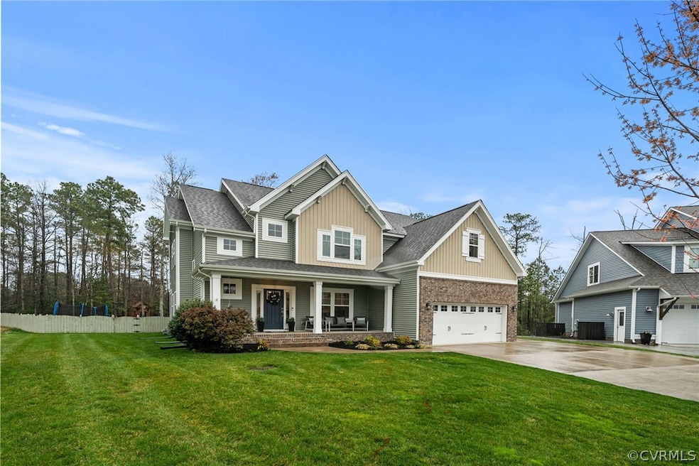 Craftsman house with covered porch, a front yard,