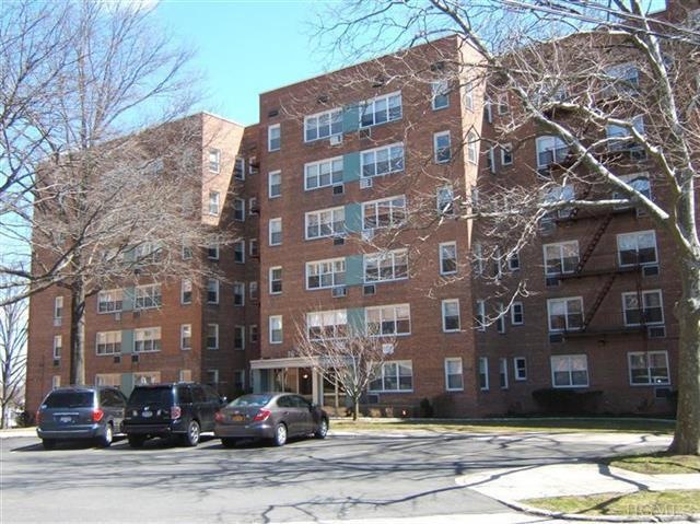 Tudor Woods unit 3A, Yonkers, NY 10703 - photo 1