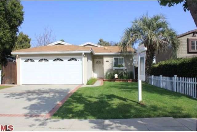 22101 Buena Ventura St, Woodland Hills, CA 91364 - photo 1