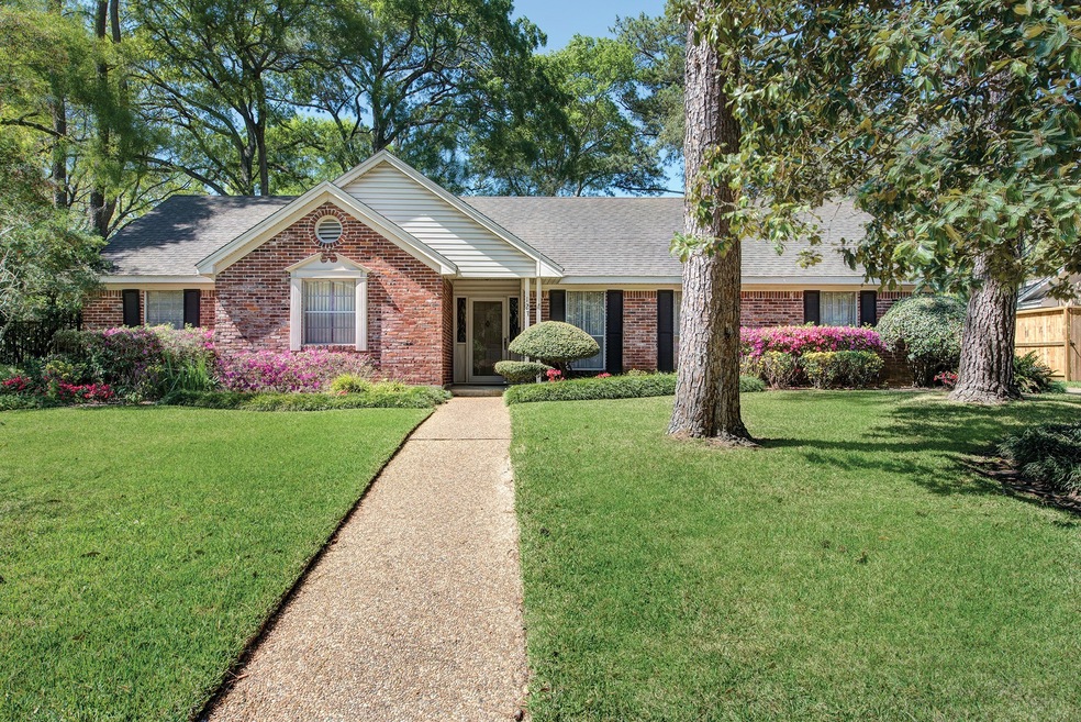 127 Stoney Creek Dr, Houston, TX 77024 - photo 1