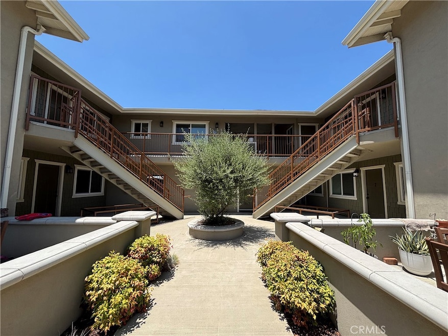 657 Scott Place unit 10, Glendora, CA 91740 - photo 1
