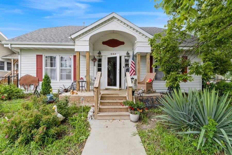 736 S 3rd Ave E, Newton, IA 50208 - photo 1