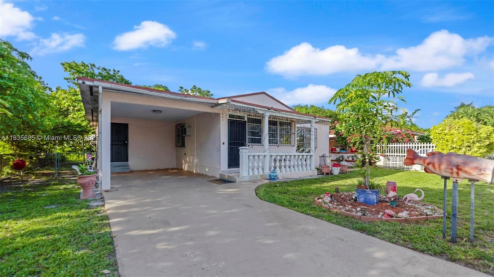 521 SE 5th St, Hialeah, FL 33010 - photo 1