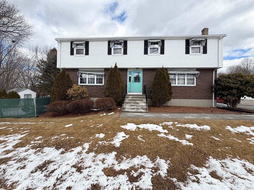 8 Stephanie Cir, Woburn, MA 01801 - photo 1
