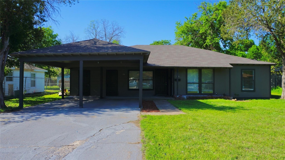 Ranch-style home featuring driveway, a shingled r