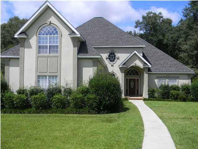 Great house with 4 bedrooms and 3.5 baths. Two bed