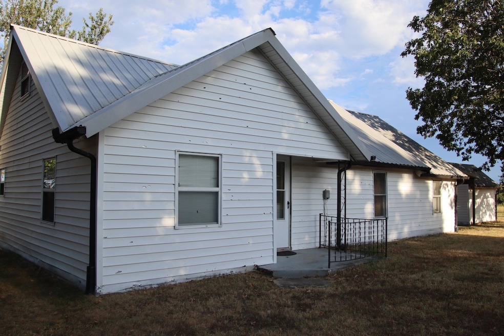 23211 Farm Road 2050, Aurora, MO 65605 - photo 1