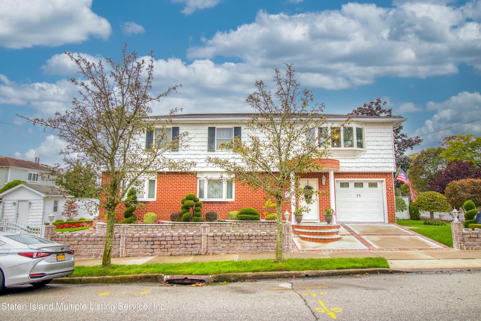 Sold $910,000 • Co-Listing Agent