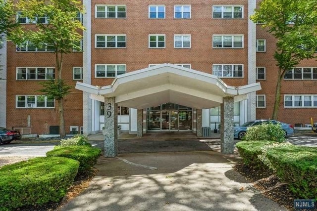 River Plaza unit 2G, Paterson, NJ 07514 - photo 1