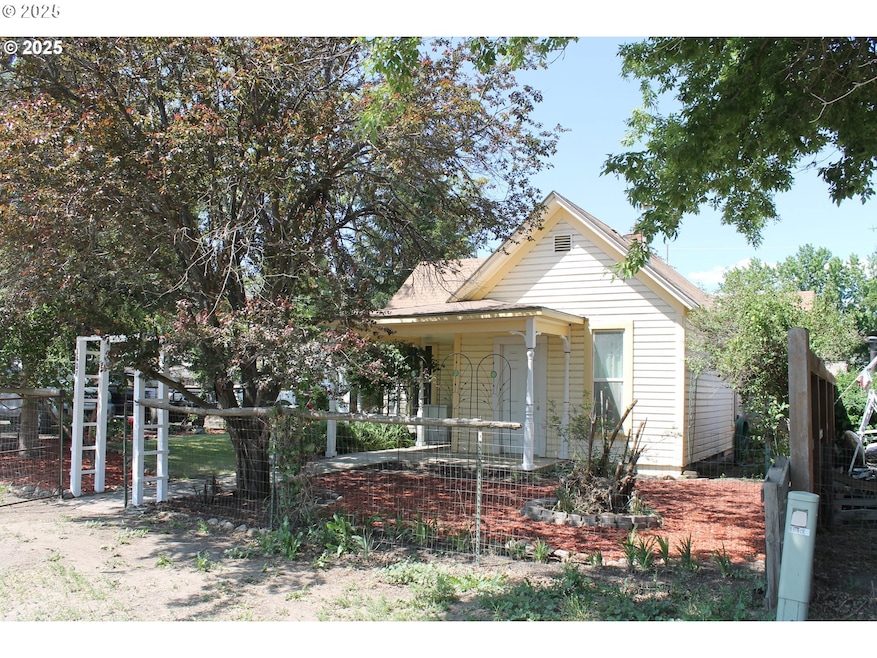 1407 9th St, Baker City, OR 97814 - photo 1