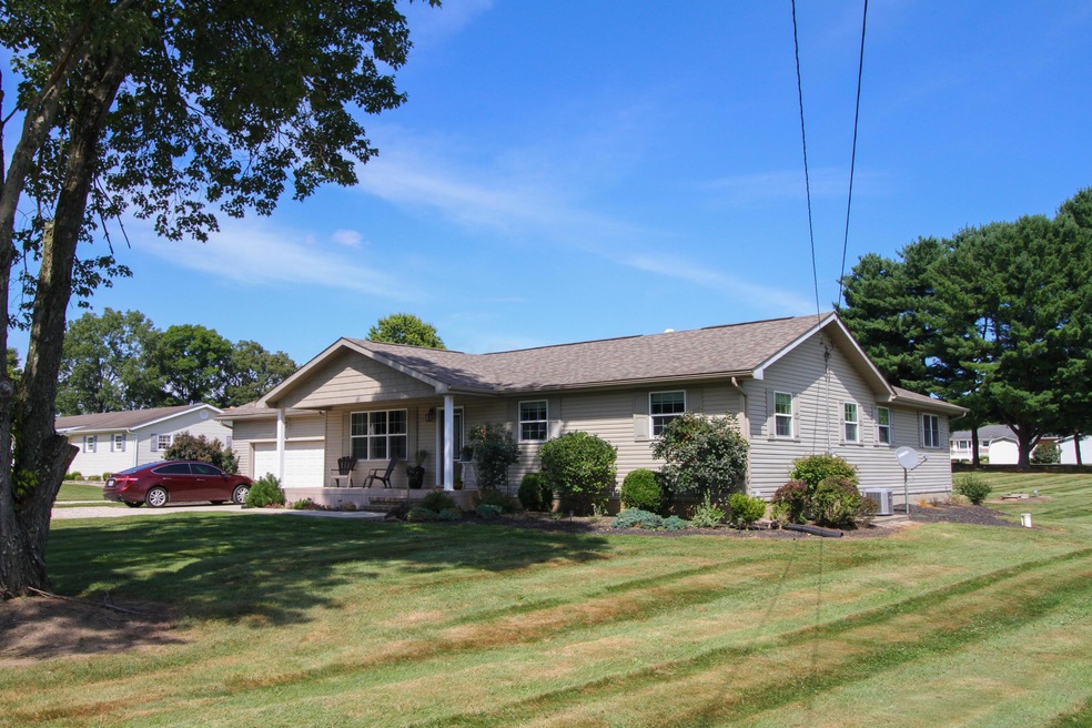 5400 Walnut Dr SE, Lancaster, OH 43130 - photo 1