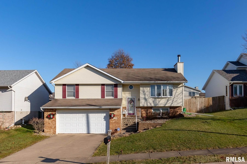 6135 N Elmwood Ave, Davenport, IA 52806 - photo 1