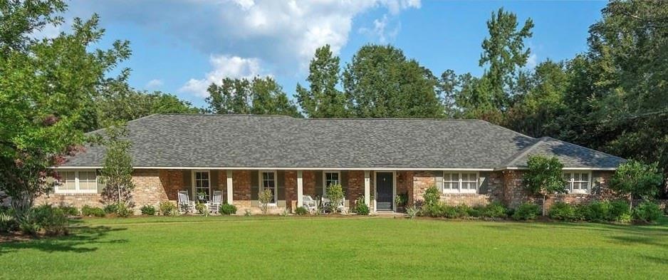 Classic ranch with 10 ft ceilings