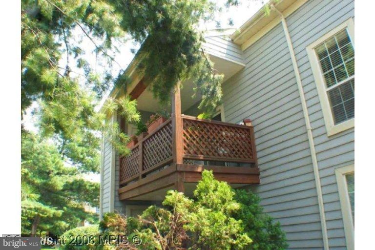 10008 Oakton Terrace Rd, Oakton, VA 22124 - photo 1