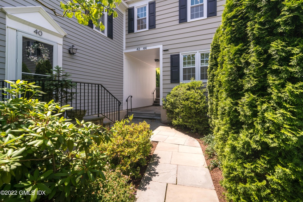 42 Greenwich Hills Dr unit 42, Greenwich, CT 06831 - photo 1