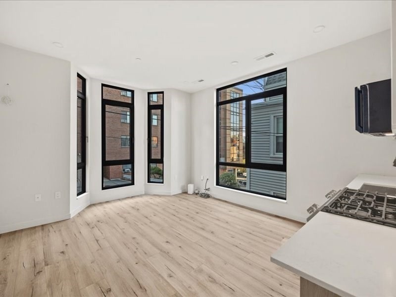 6 National St unit 2, Boston, MA 02127 - photo 1
