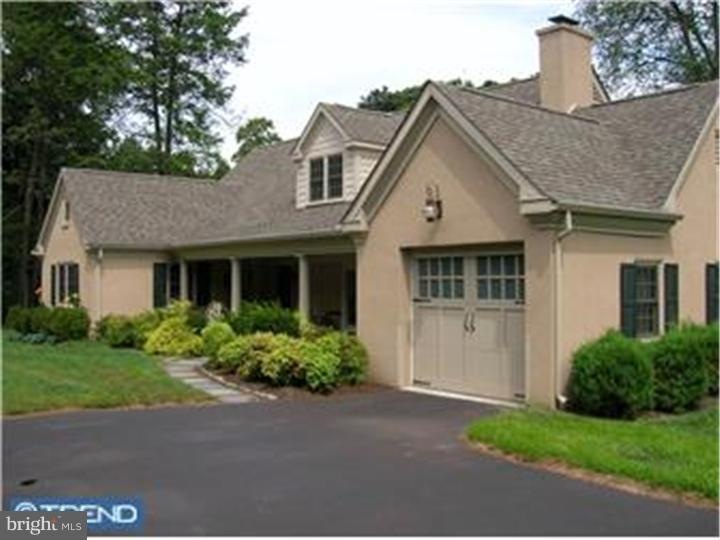 527 E Gravers Ln, Glenside, PA 19038 - photo 1