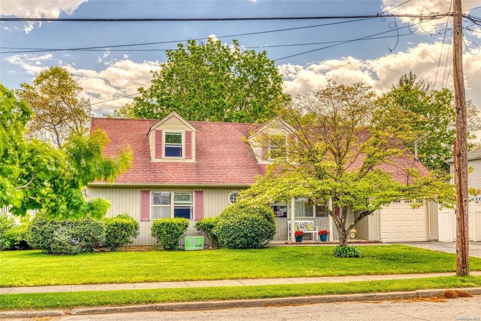 2174 Hamilton Rd, Merrick, NY 11566 - photo 1