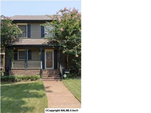 Welcome Home! Live in a prime Southeast Huntsville Location that's convenient to everything! Located in the heart of Huntsville, this cozy townhome is minutes from Parkway Place Mall, Jones Valley, the Medical District, I-565 and much, much more!