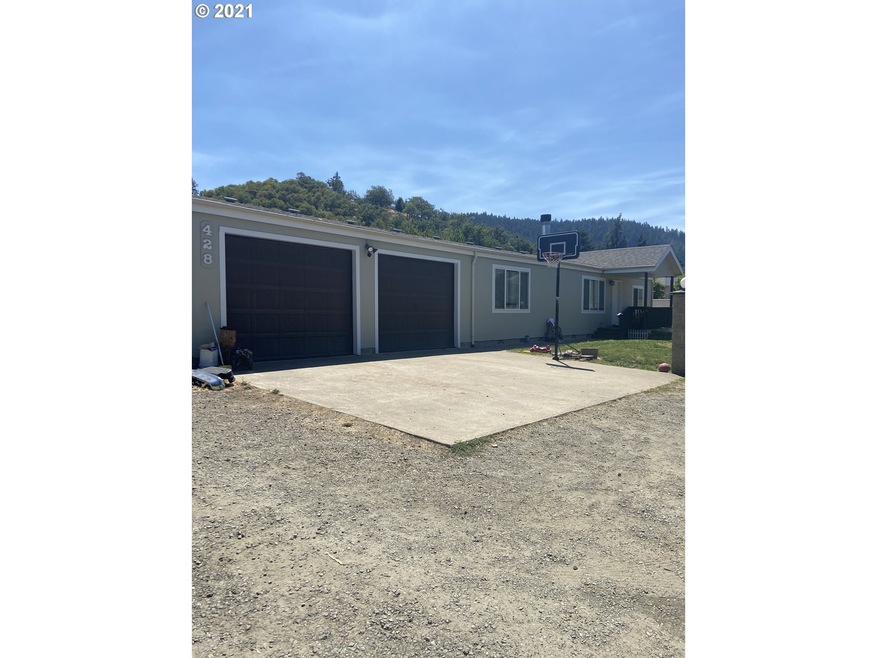 428 Weaver Ave, Myrtle Creek, OR 97457 - photo 1