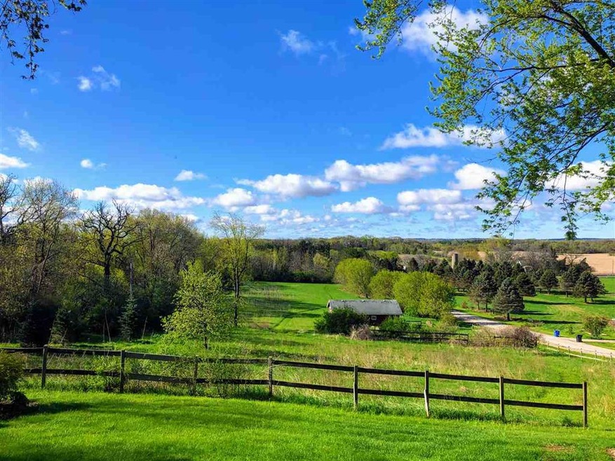2152 Green Ridge Rd, Oregon, WI 53575 - photo 1