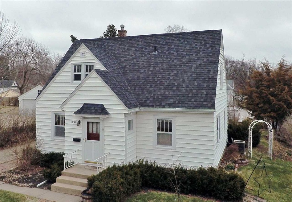 1928 Franklin St, Cedar Falls, IA 50613 - photo 1