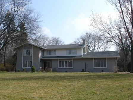 5286 Kimberly Woods Cir, Flint, MI 48504 - photo 1