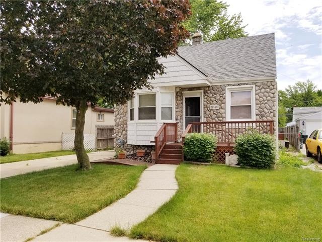 Quiet neighborhood.  NEWER ROOF VINYL SIDING AND P