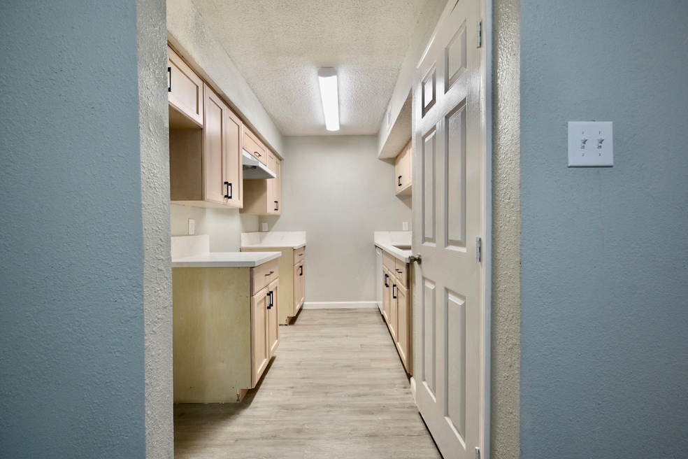 3200 S Gessner Rd unit 204, Houston, TX 77063 - photo 1