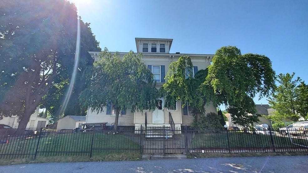 134 Beacon St, Worcester, MA 01610 - photo 1
