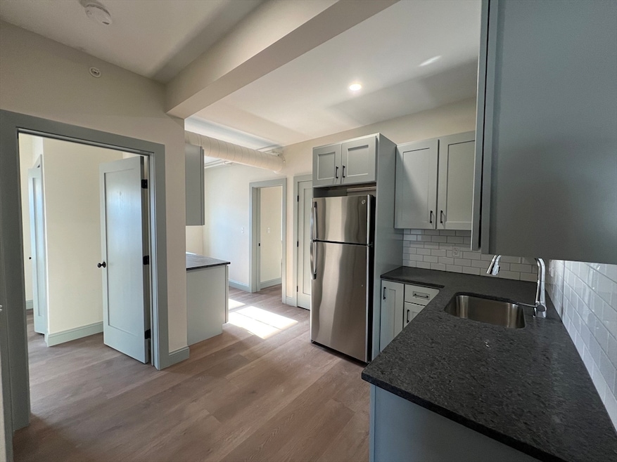 160 Seabury St unit 15, Fall River, MA 02720 - photo 1