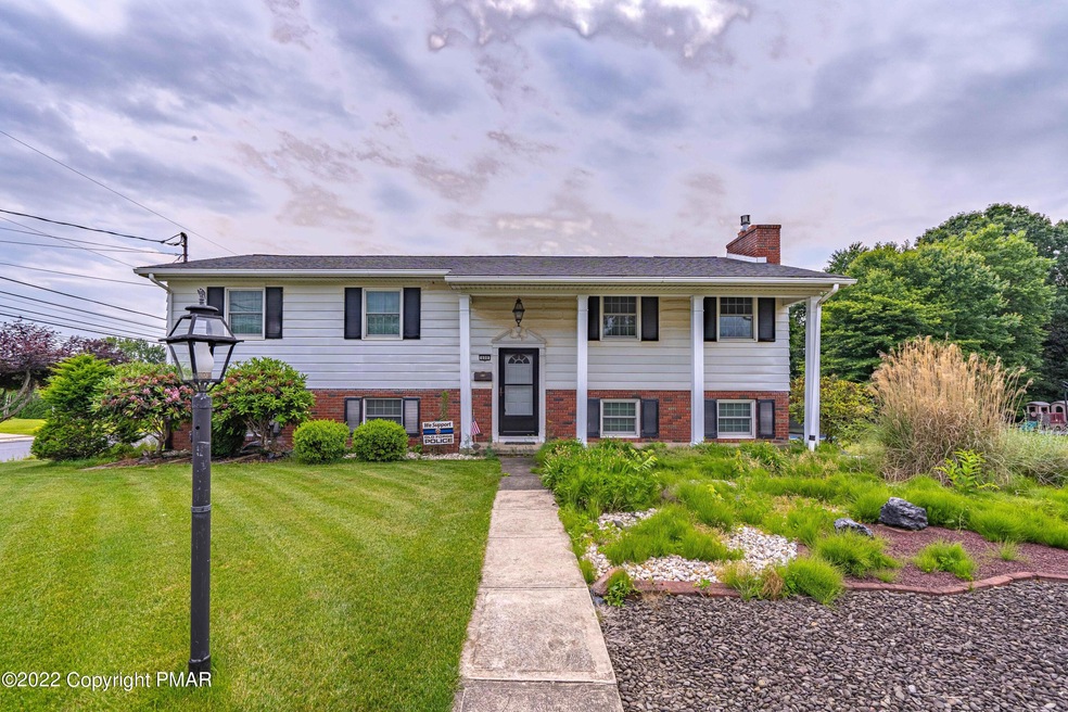 600 Mcclure St, Old Forge, PA 18518 - photo 1