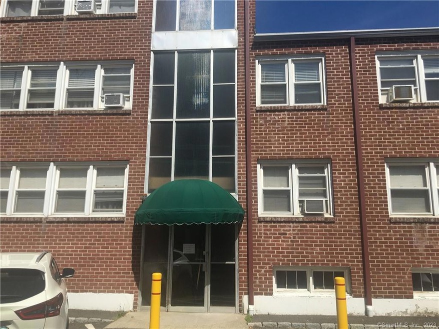 324 Strawberry Hill Ave unit A104, Norwalk, CT 06851 - photo 1