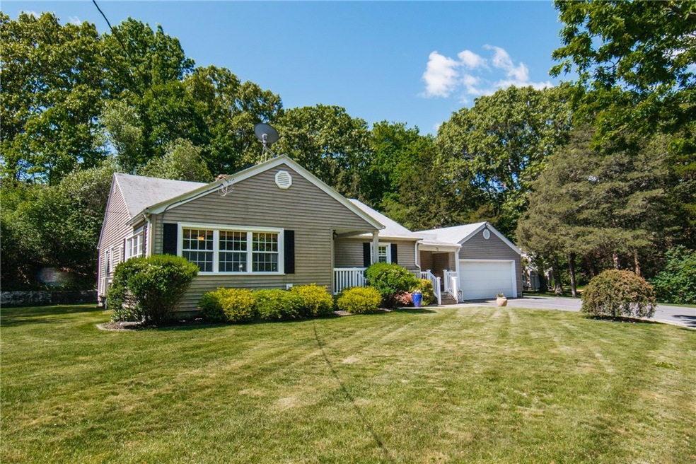 Exterior front and front yard
